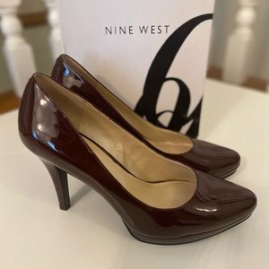 NEVER WORN Nine West Ladies Patent Leather Heel, colour Pino. Size 7.